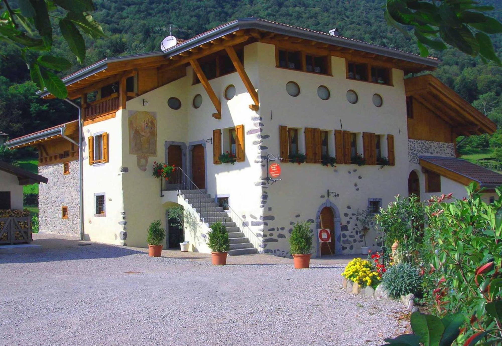 Locanda Borgo Chiese Castel Condino Exterior foto